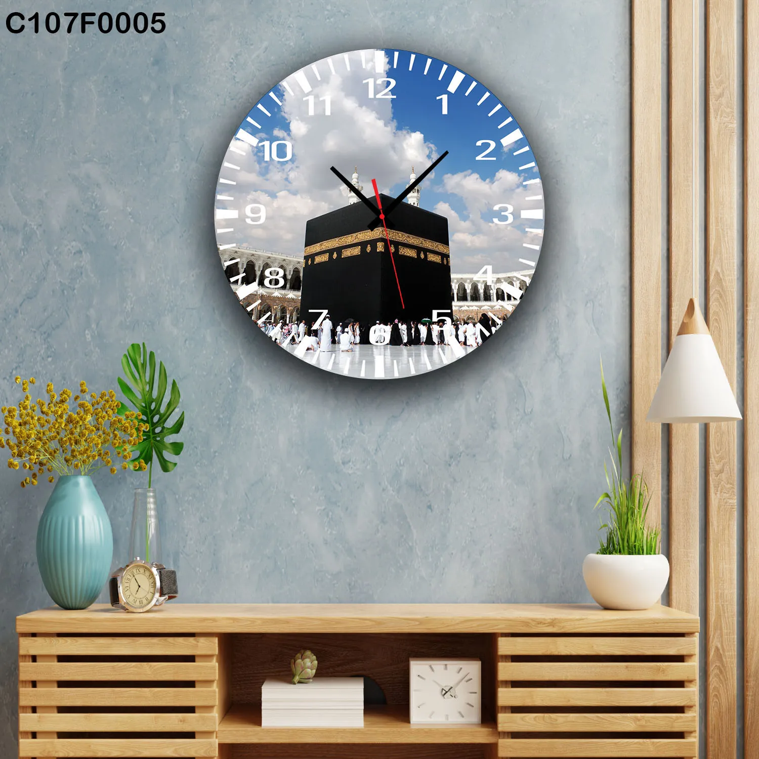 ساعة دائرية الكعبة المشرفة سماء صافية