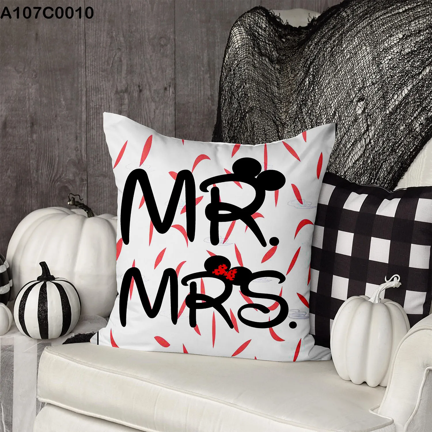 وجه مخدة Mr & Mrs أسود وأحمر