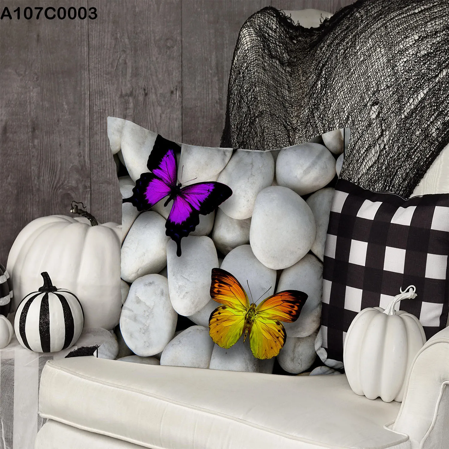 وجه مخدة فراشات ملونة على حصى