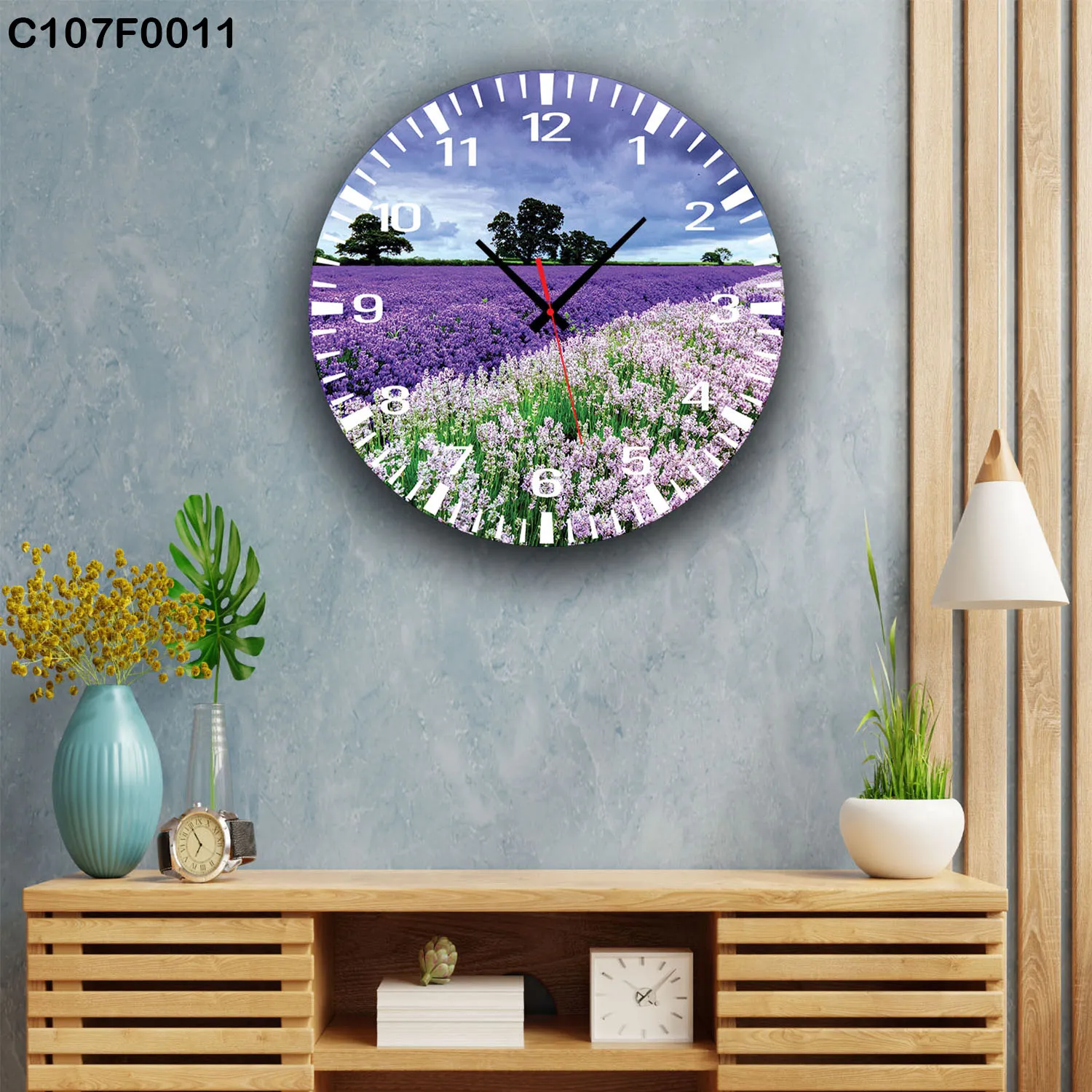 ساعة دائرية حقل لافندر بنفسجي و سماء غائمة