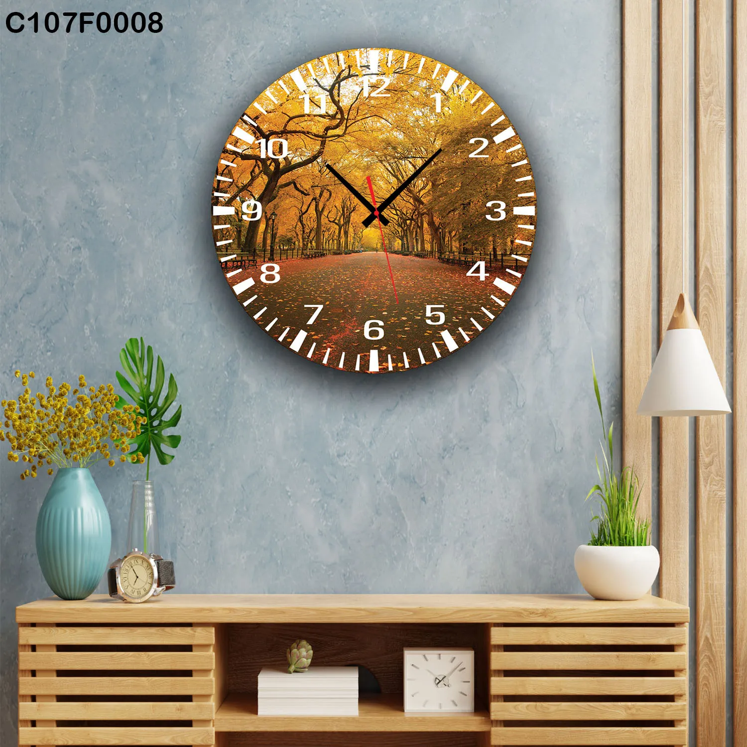 ساعة دائرية طريق خريفي أشجار ذهبية
